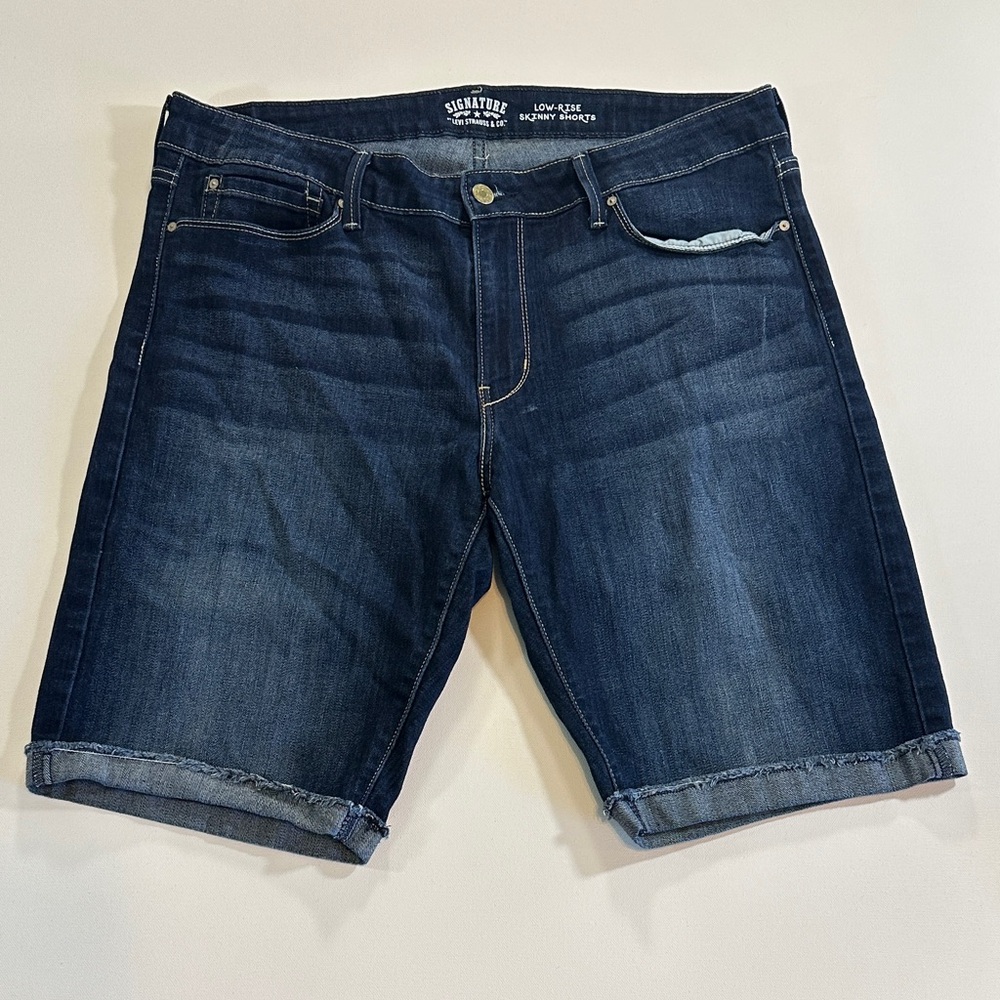 Levi Strauss & Co. Signature Low-Rise Skinny Jean Shorts Size 18